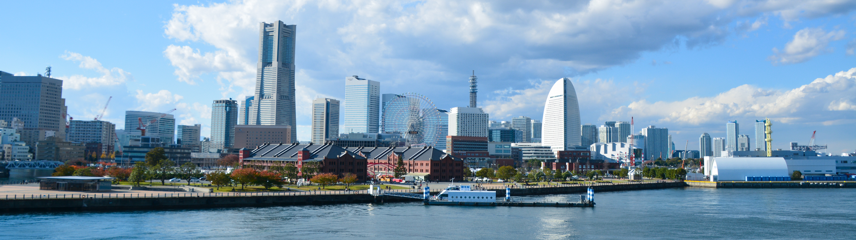 横浜みなとみらいの地域情報。観光、グルメ、宿泊施設、交通機関、マリーナの情報が盛りだくさん。