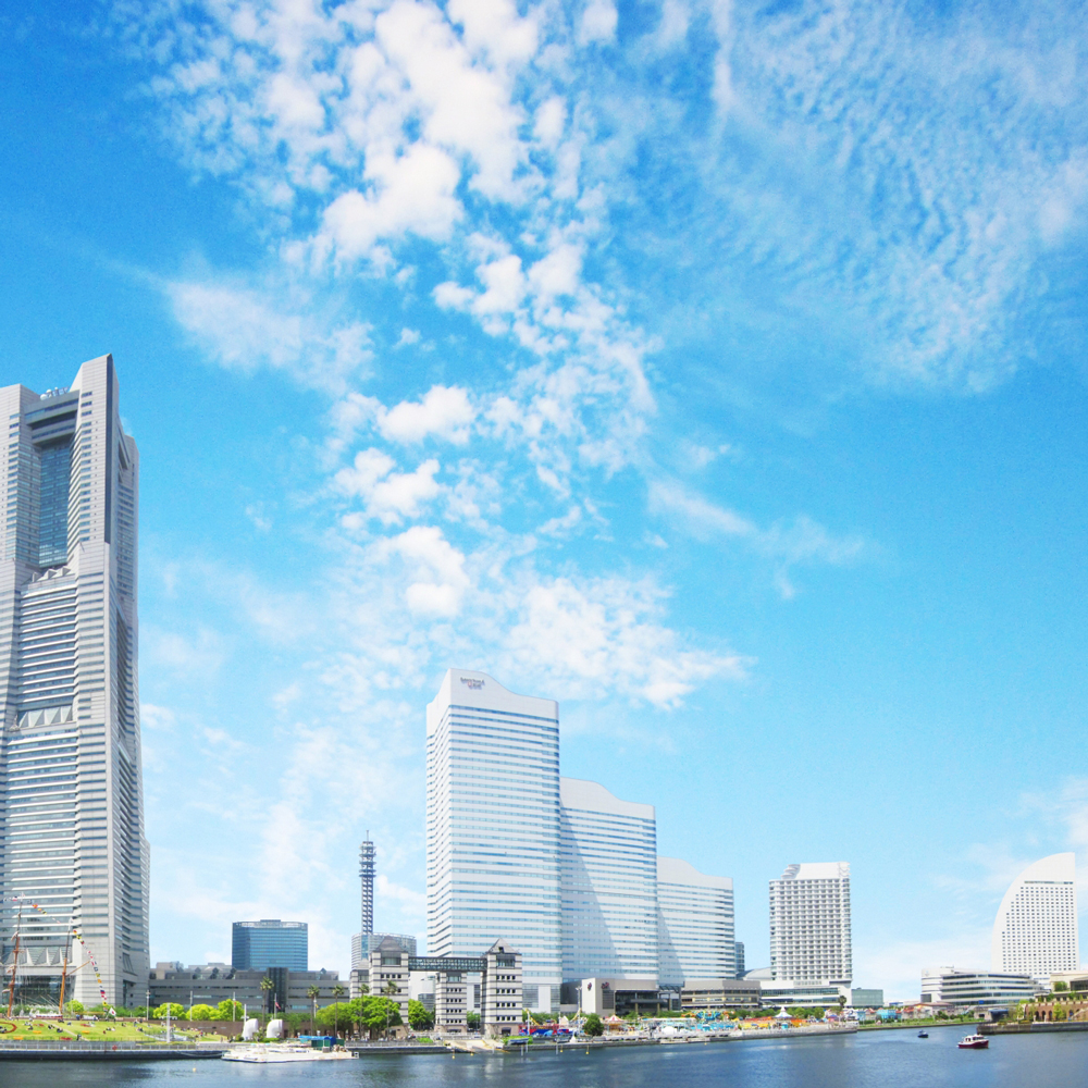 横浜の水上タクシーで移動時間も楽しむ。