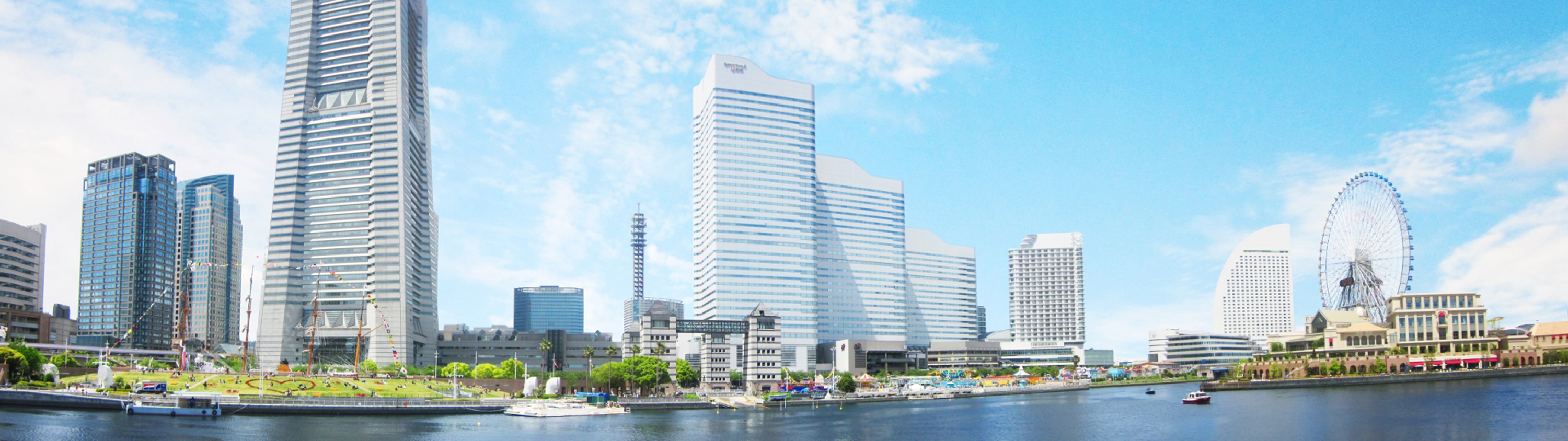 横浜の水上タクシーで移動時間も楽しむ。